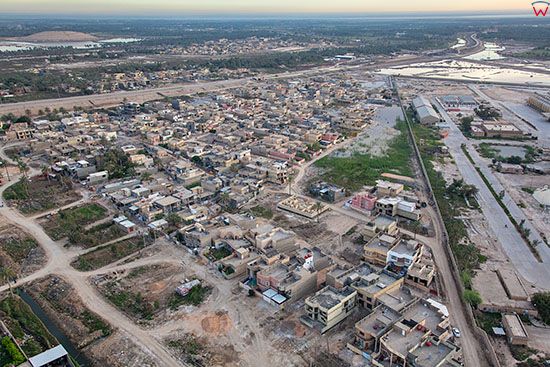 Irak, Al-Hilla. Panorama na N czesc miasta z widocznym osiedlem mieszkaniowym. Lotnicze.